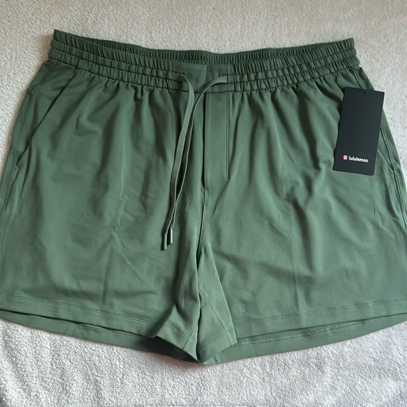 NWT Lululemon Men’s XXL Soft Jersey Shorts 5” in Grey Eucalyptus color - Picture 1 of 4